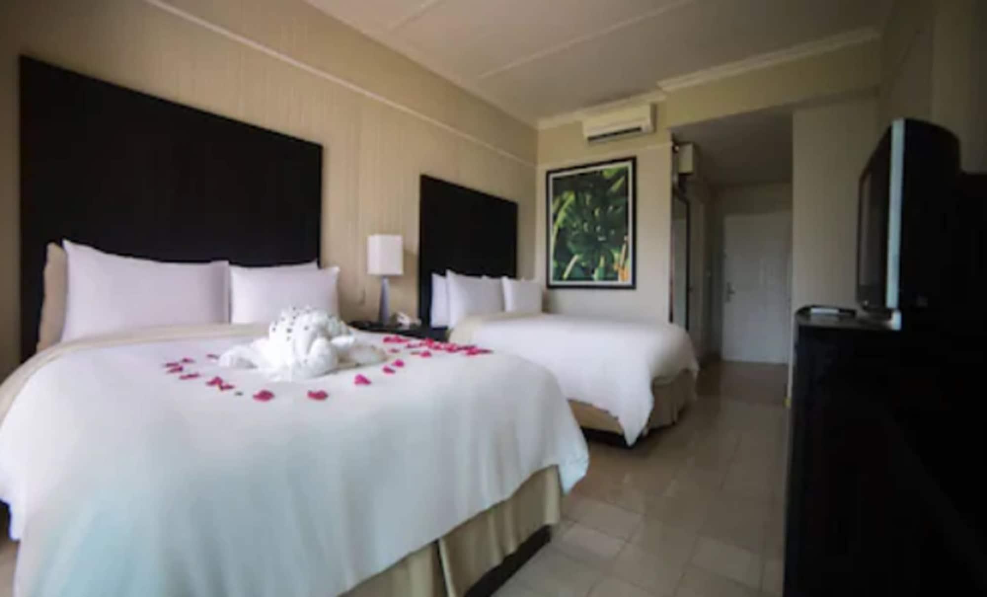 Playa Tortuga Hotel And Beach Resort Bocas del Toro Extérieur photo