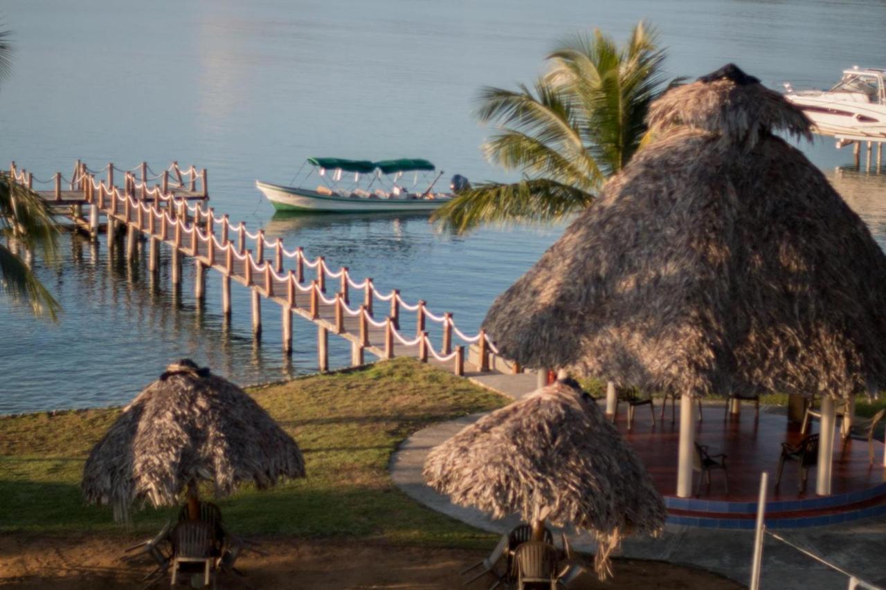 Playa Tortuga Hotel And Beach Resort Bocas del Toro Extérieur photo